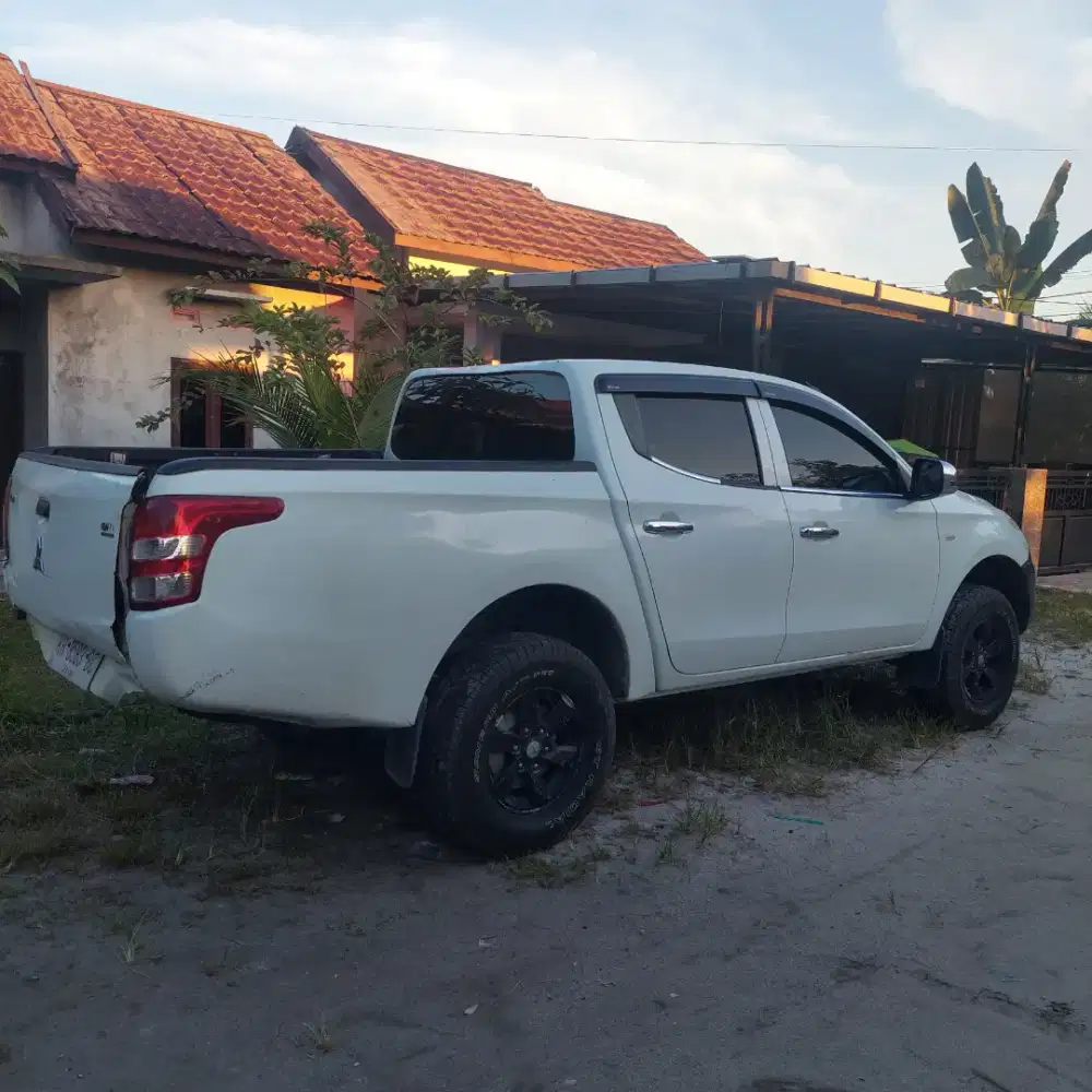 Jual cepat Triton Double Cabin tipe HDX 2017 MT