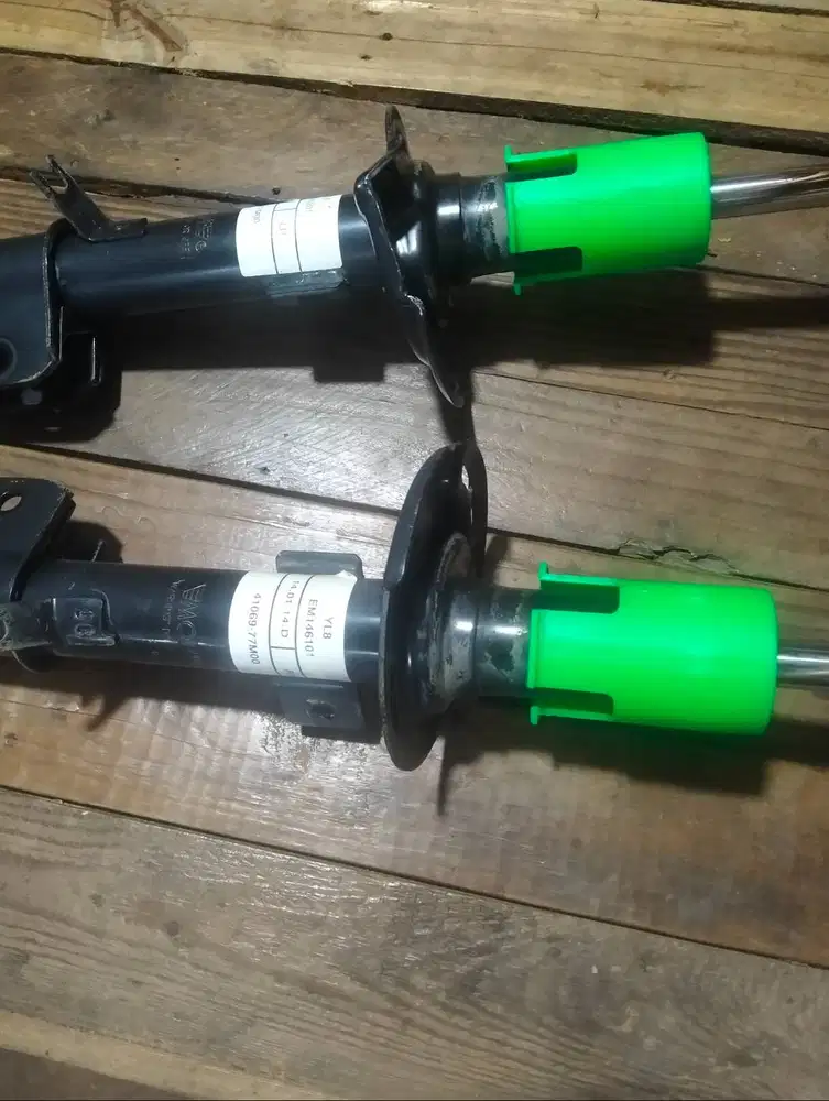Jual sokbreker Ertiga depen..thn 2014