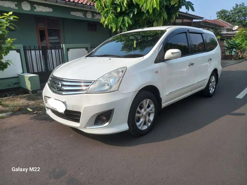 Nissan Grand livina XV Ultimate AT 2013