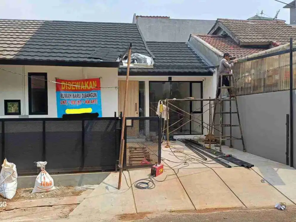 Di Sewa kan Rumah Baru mungil di Nusa loka blok A. BSD.