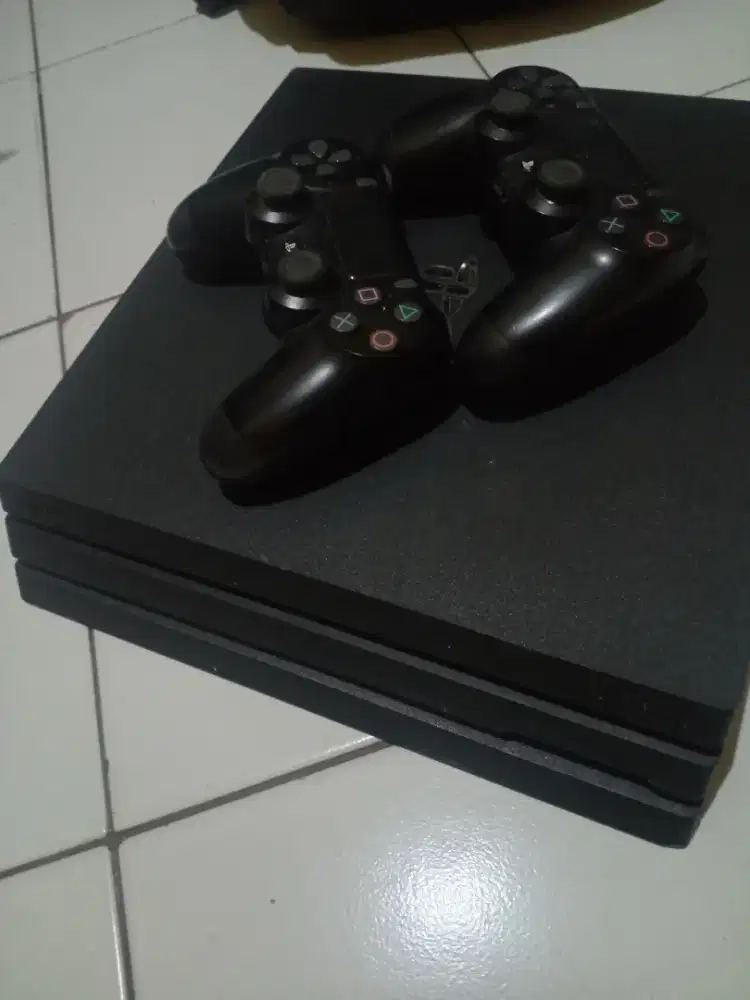 DIJUAL PS4  PRO ORIGINAL