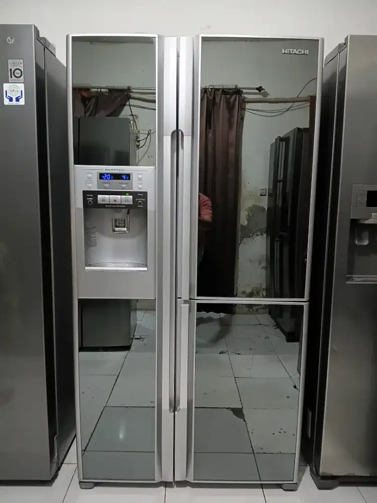 Dijual kulkas side by side hitachi masih ori mulus
