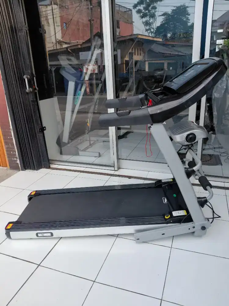 Treadmill Elektrik Second Merk Top Gym
