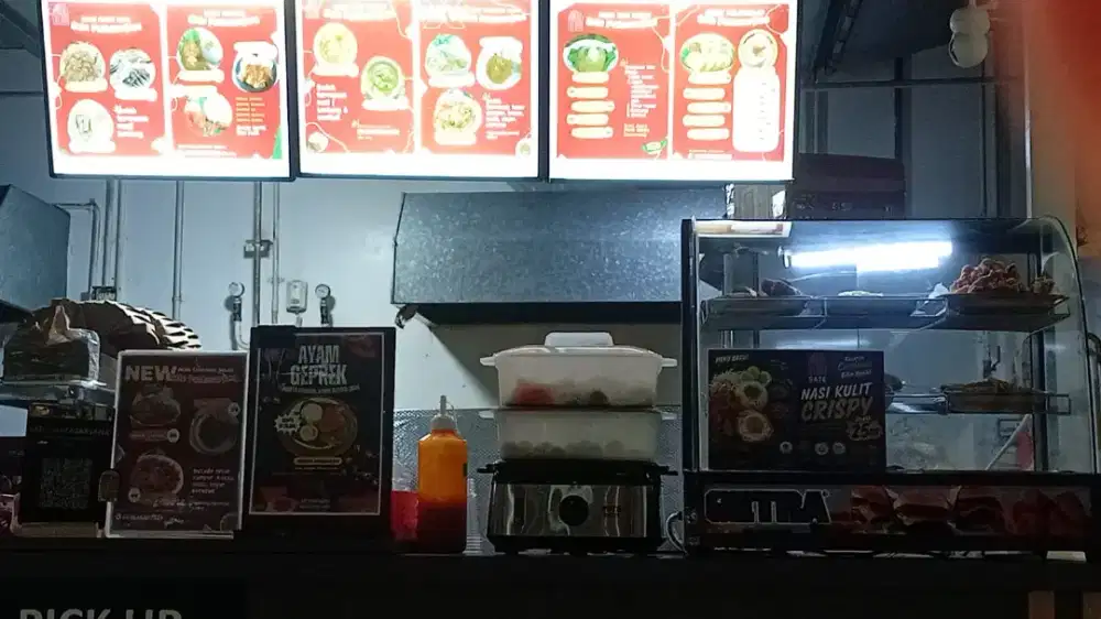 Penjaga Kantin di Sopodel Tower