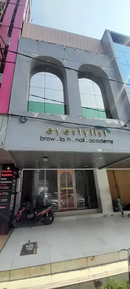 Disewa Ruko lantai 1, Jl.Boulevard Kelapa Gading (sebrang lobby MKG 2)