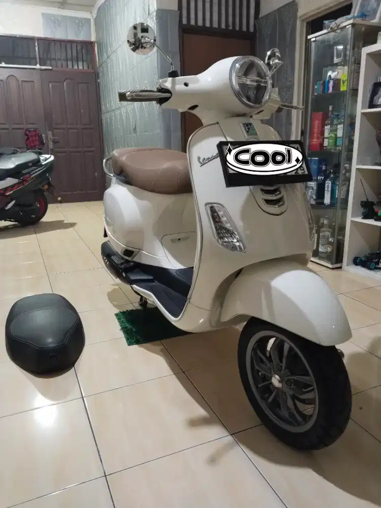 Jual Vespa LX 125 Tahun 2023 Putih Mulus KM Rendah 3174 Full PPF