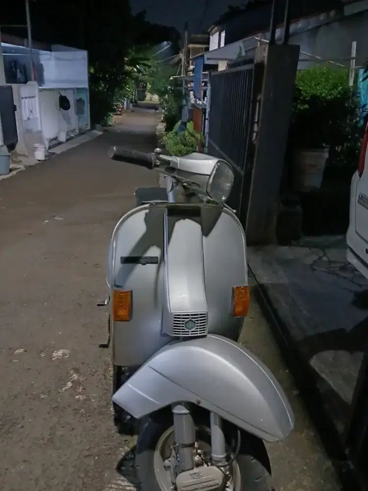 Vespa P150XE Exclusive 2 1995