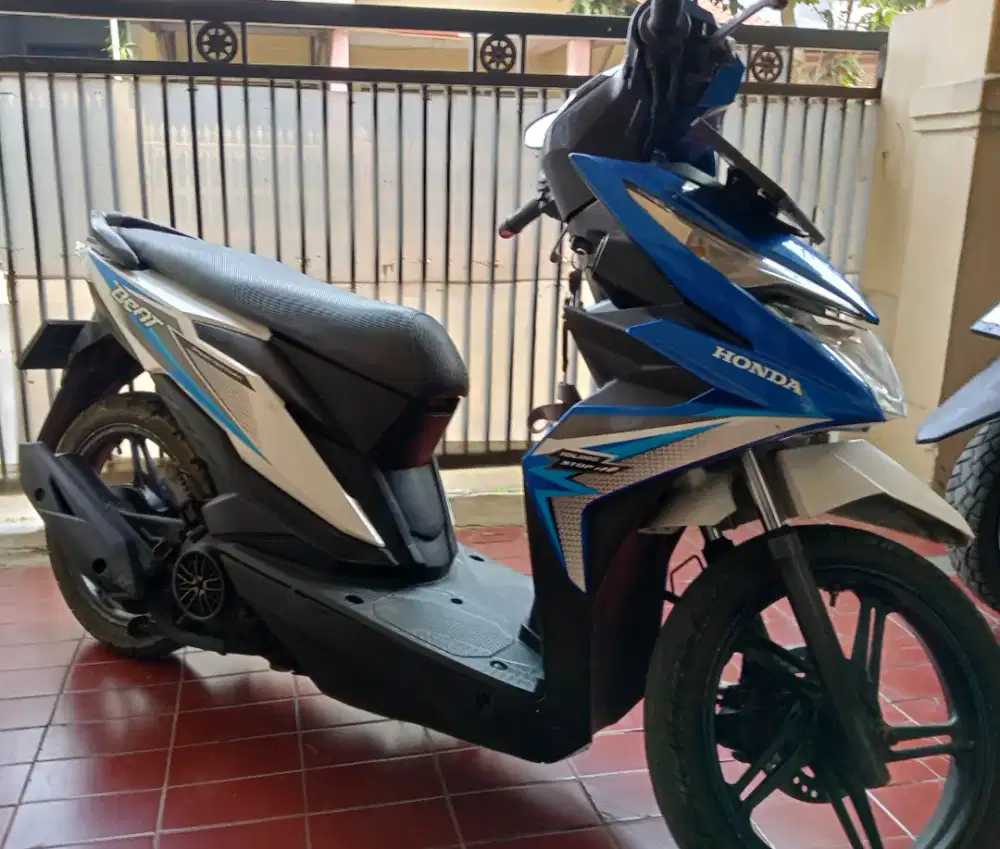 Honda New Beat Fi  tahun 2018 Putih Biru lengkap siap pakai mantaap.