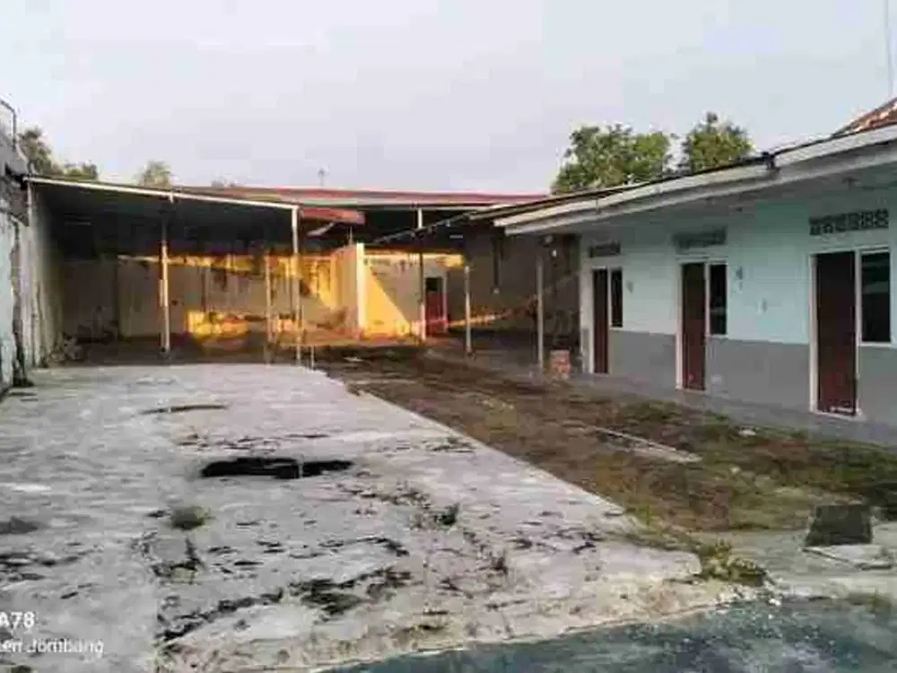 jual tanah banos bangunan bagus untuk kaffe ,kost san 1 menit k pasar legi kota Jombang