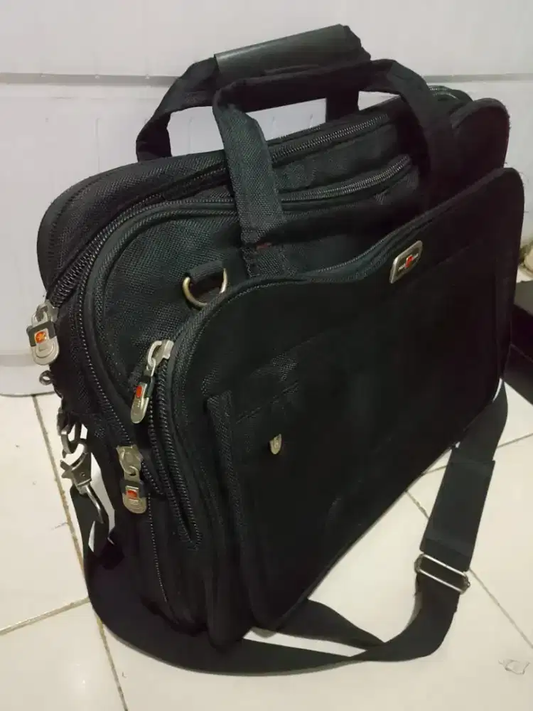 Jual tas polo original hitam pekat minus tali tidak ada .