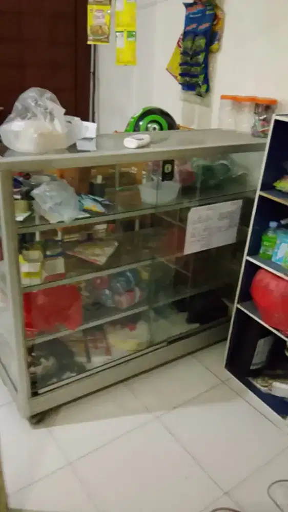 Etalase bekas warung