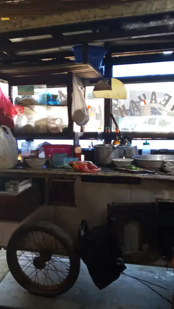 TEMPAT JUALAN MIE AYAM BASO