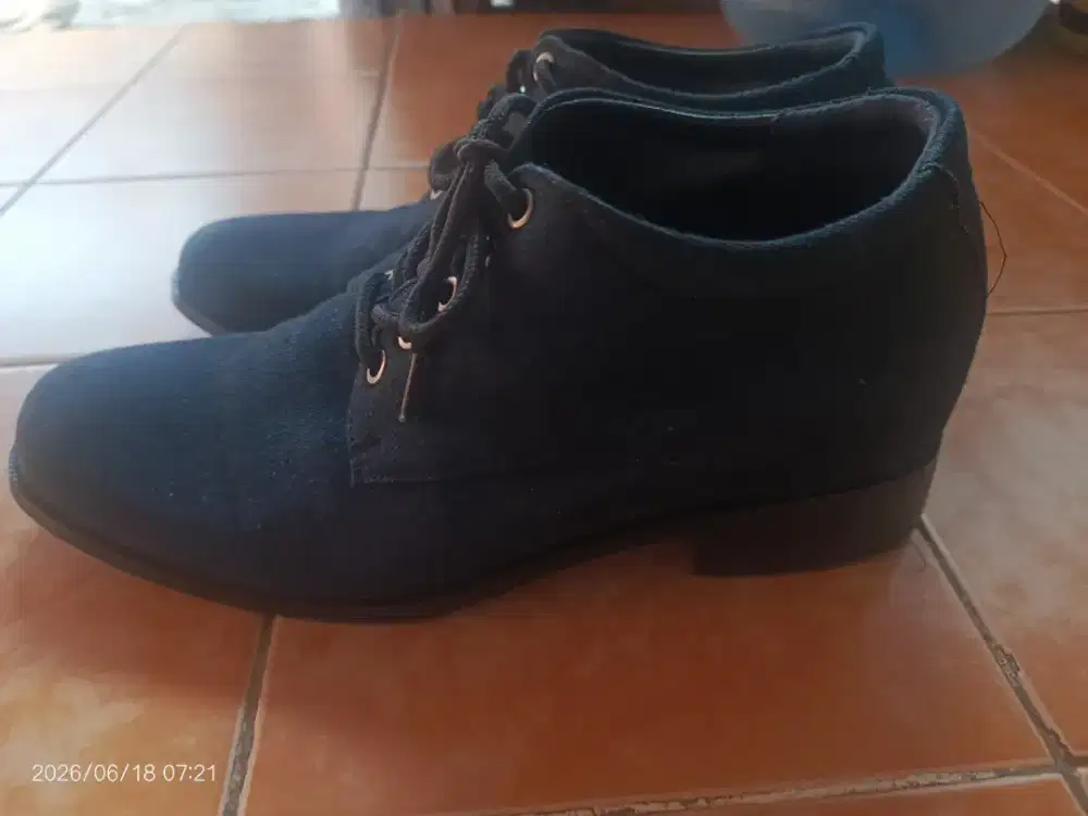 Sepatu keeve KBC130
