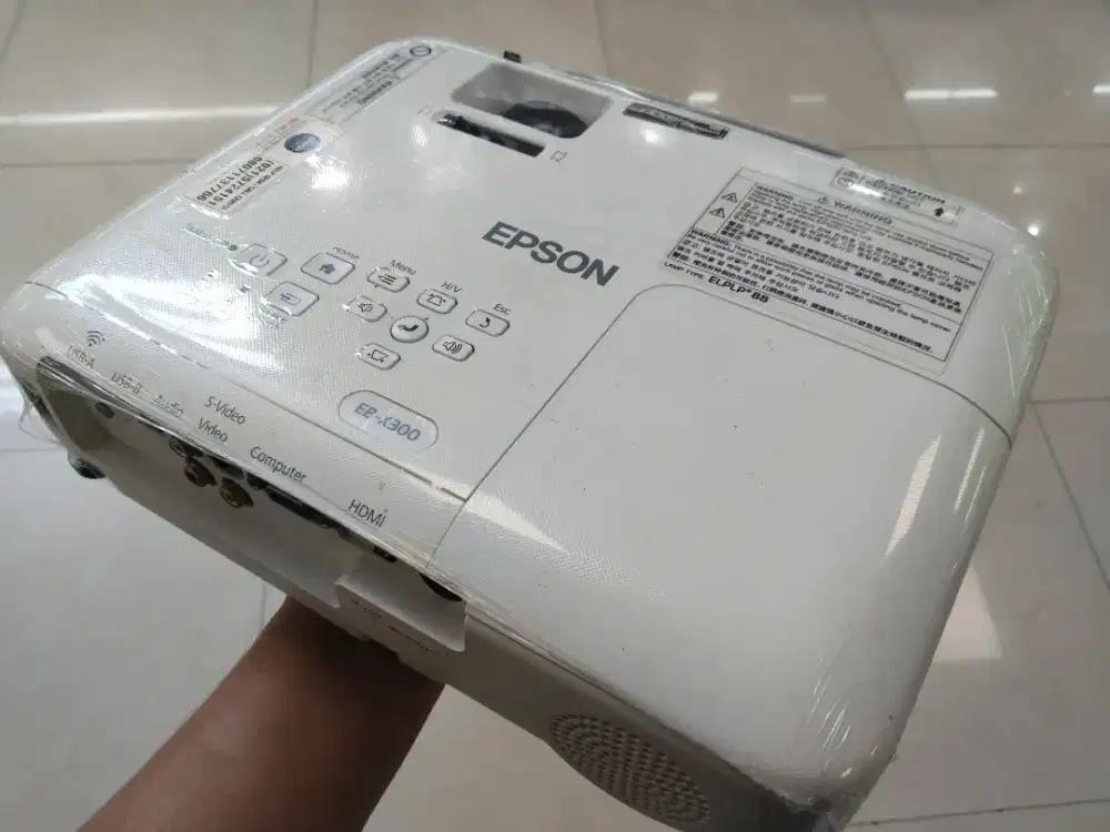 Dijual proyektor Epson EB-X300 pemakaian 390jam Segel Epson siap paka