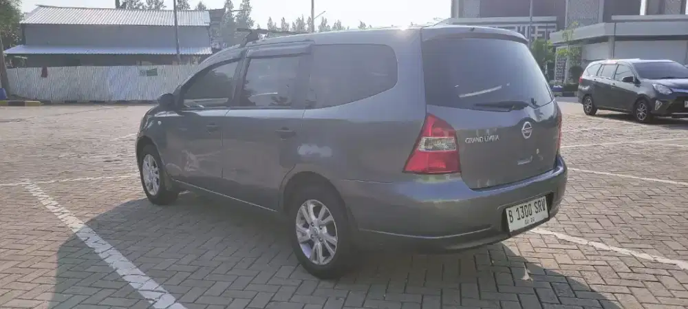 Istimewa.!! Nissan Grand Livina AT 2013