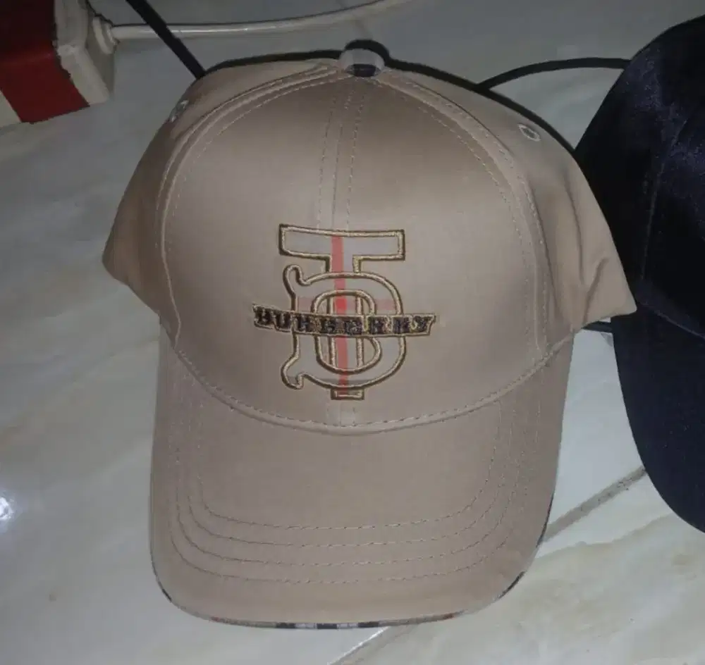 topi burberry premium