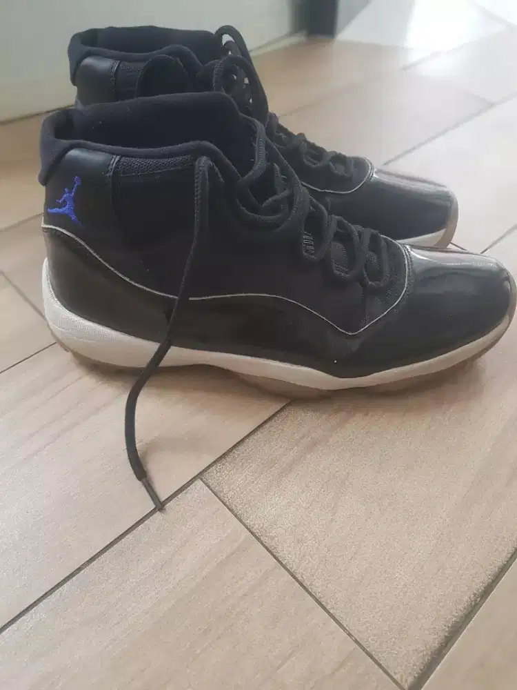 Sepatu basket air jordan space jam high