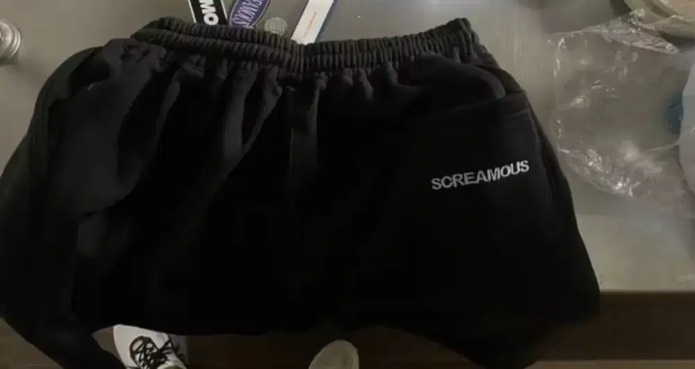 celana scremous pendek