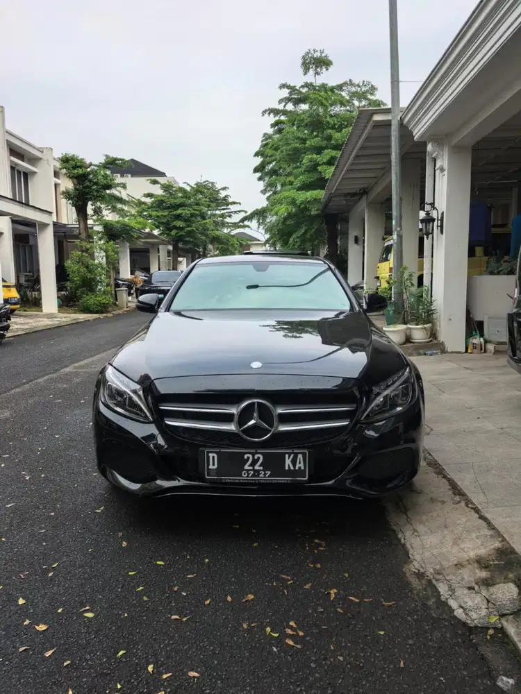 Mercedes Benz C200 avg (Low km) like new