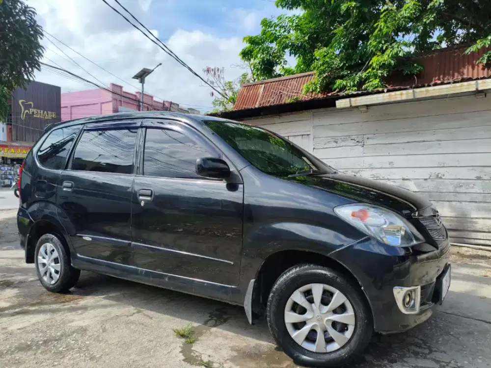 Di jual Xenia Xi 2010