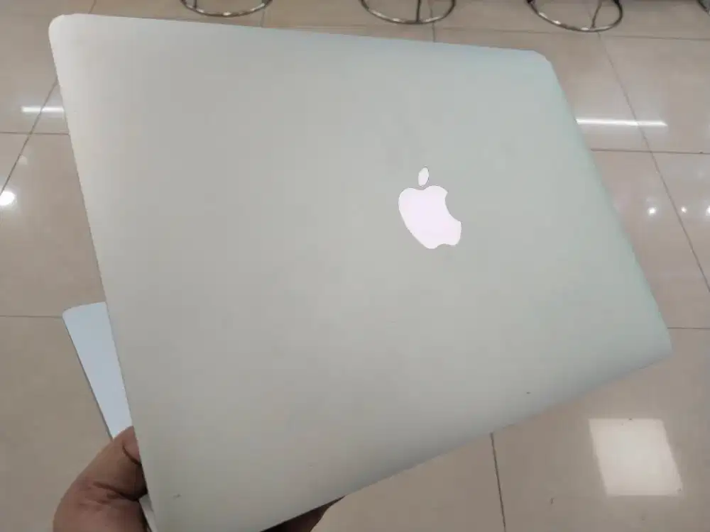 Dijual macbook Air 2017 13-inch Intel i5 Ram 8GB SSD 128GB Mac OS Mont