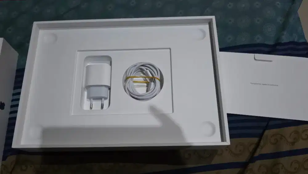 Macbook Neo 8/256 No Touch ID Indigo garansi panjang fullset