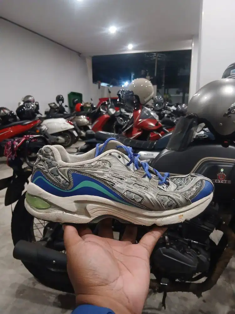 Sepatu ASICS X AWAKE NY