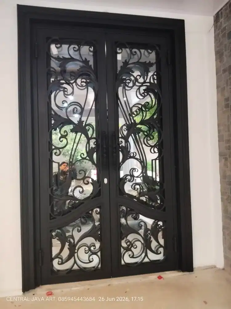 Pintu klasik besi tempa