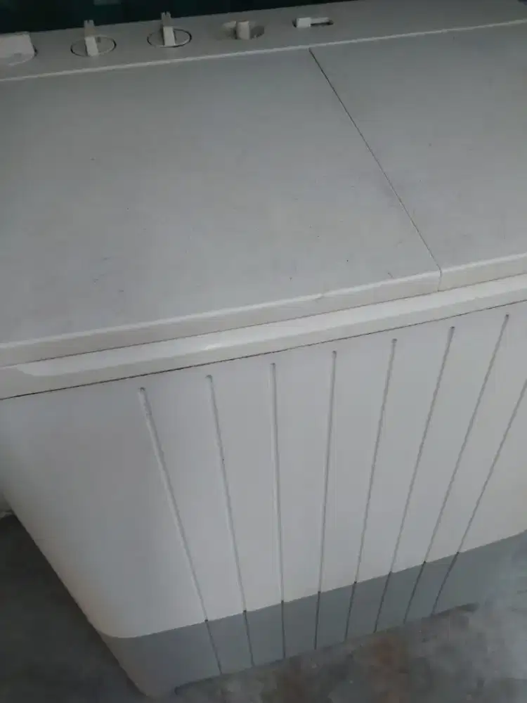 Mesin Cuci Polytron