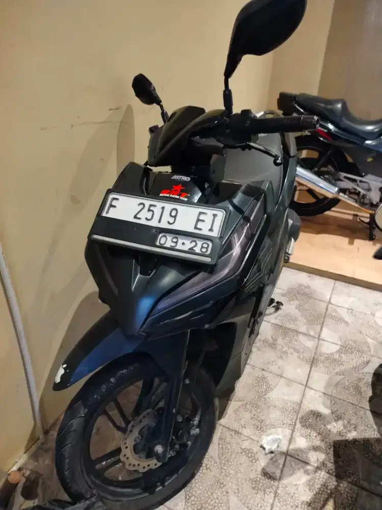 Take over / Over Kredit Vario 150 Black Mate 2018