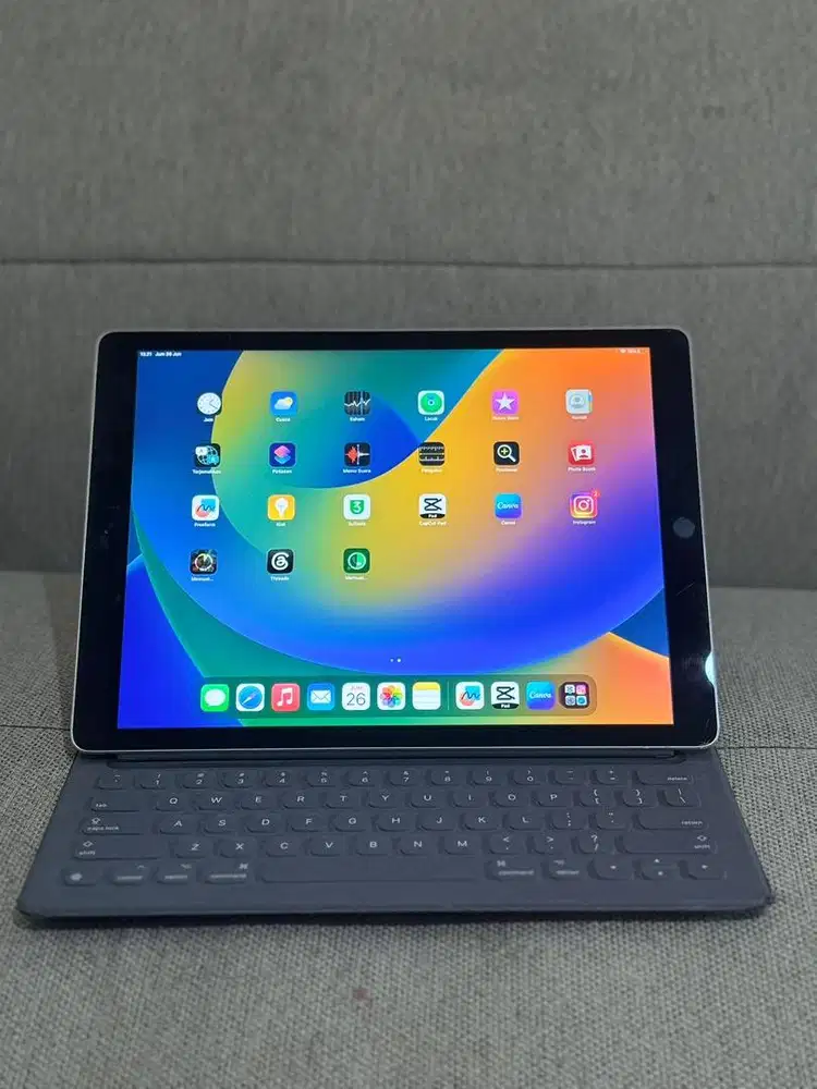 iPad Pro 12.9 inch 256gb + smart keyboard asli