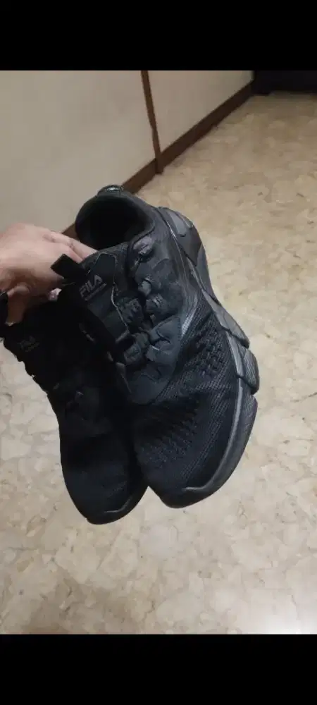 Sepatu Fila type tali putar