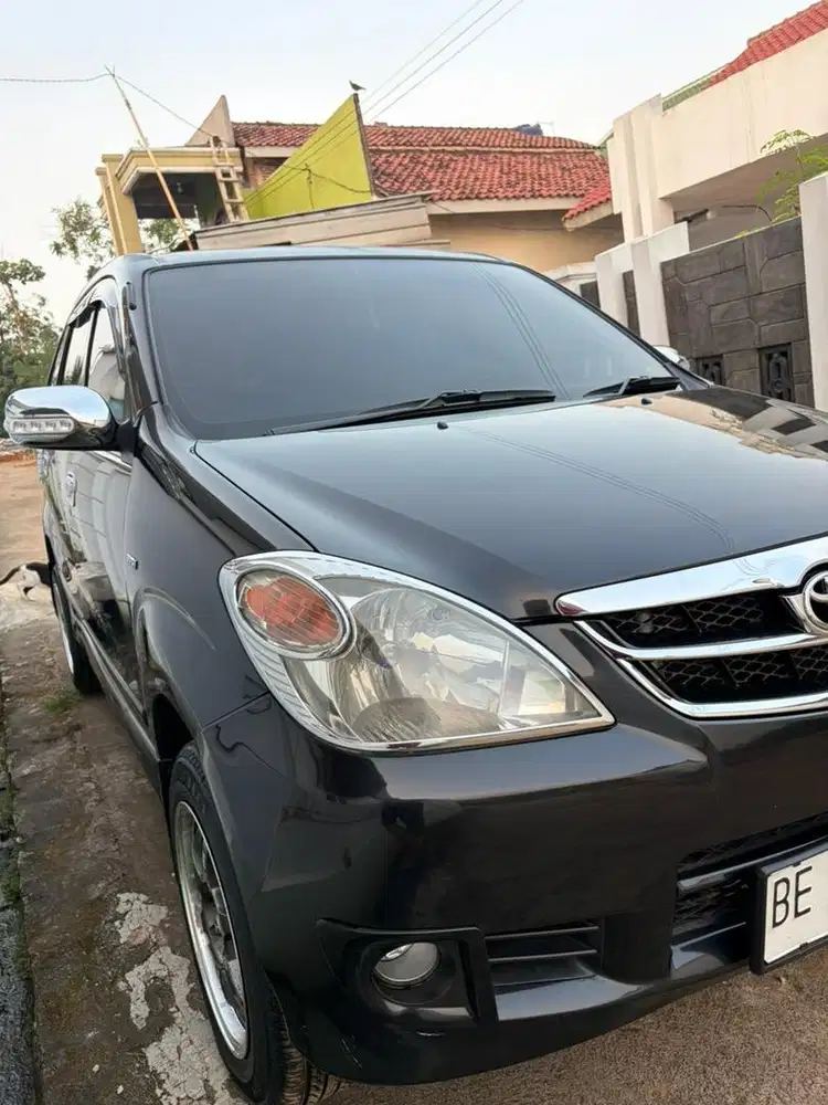 Avanza G tahun 2011 warna hitam