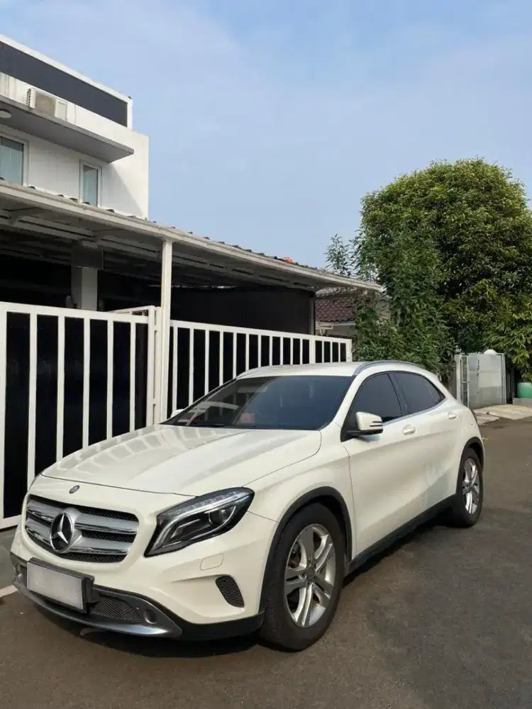 Mercy GLA 200 Putih