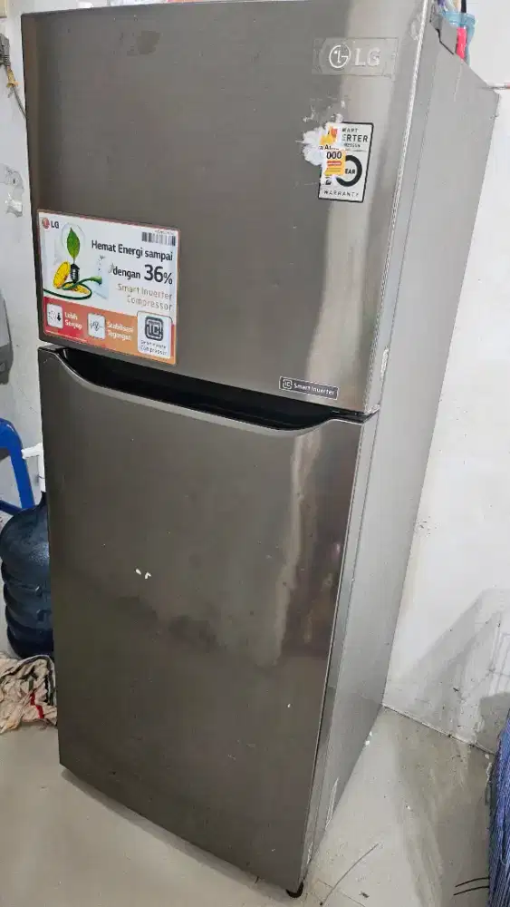 Dijual kulkas 2 pintu LG