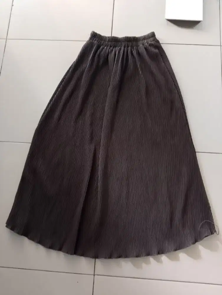 Rok plisket abu
