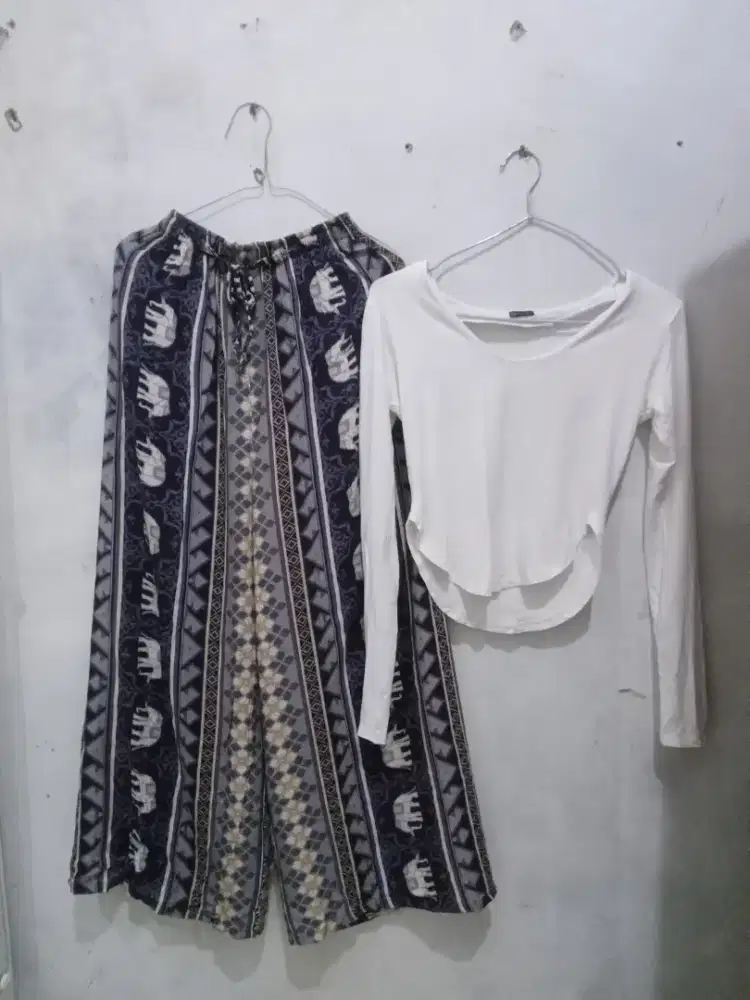 Setelan crop putih