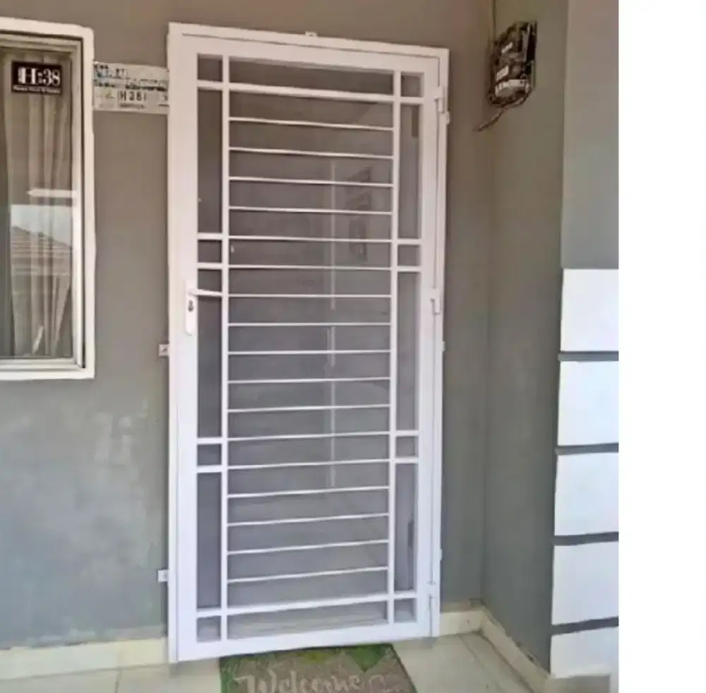 Pintu pengaman plus kasa nyamuk