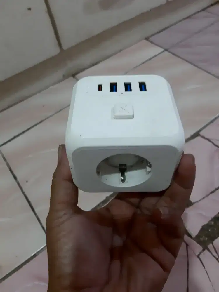 Colokan charger multifungsi