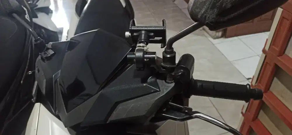 Dijual Motor Vario warna hitam putih, tahun 2016