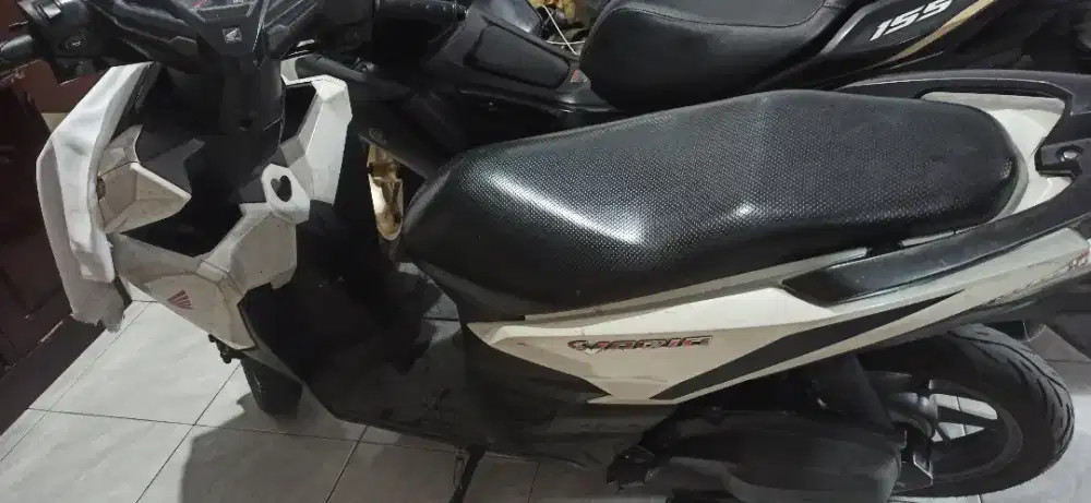 Dijual Motor Vario warna hitam putih, tahun 2016