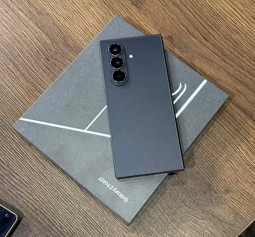 Samsung Z fold 7 512 (baru) garansi resmi nasional