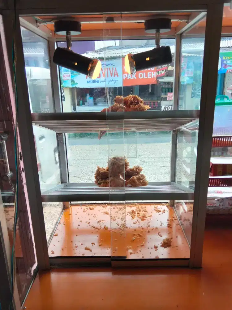 Dicari Karyawati Perempuan Jaga Stand Fried Chicken
