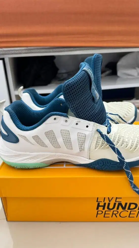 Hundred Hypercourt Size 43 (26.5 cm)