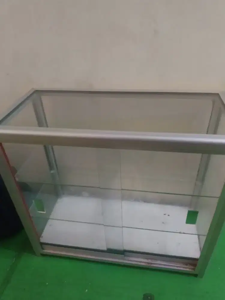 60x40 etalase kondisi masih bagus