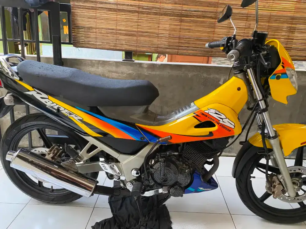 MOTOR SECOND SUZUKI RIDERS TAHUN 2004