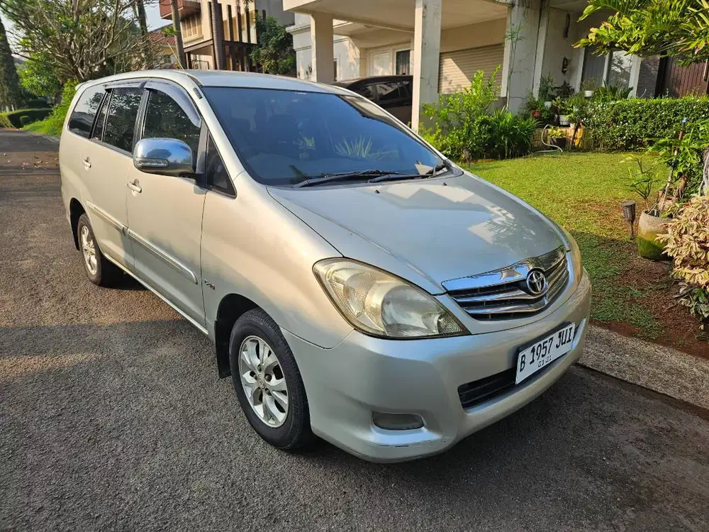 Toyota Kijang Innova G 2.5 Solar Silver Tahun 2010 pemakaian Jan 2011