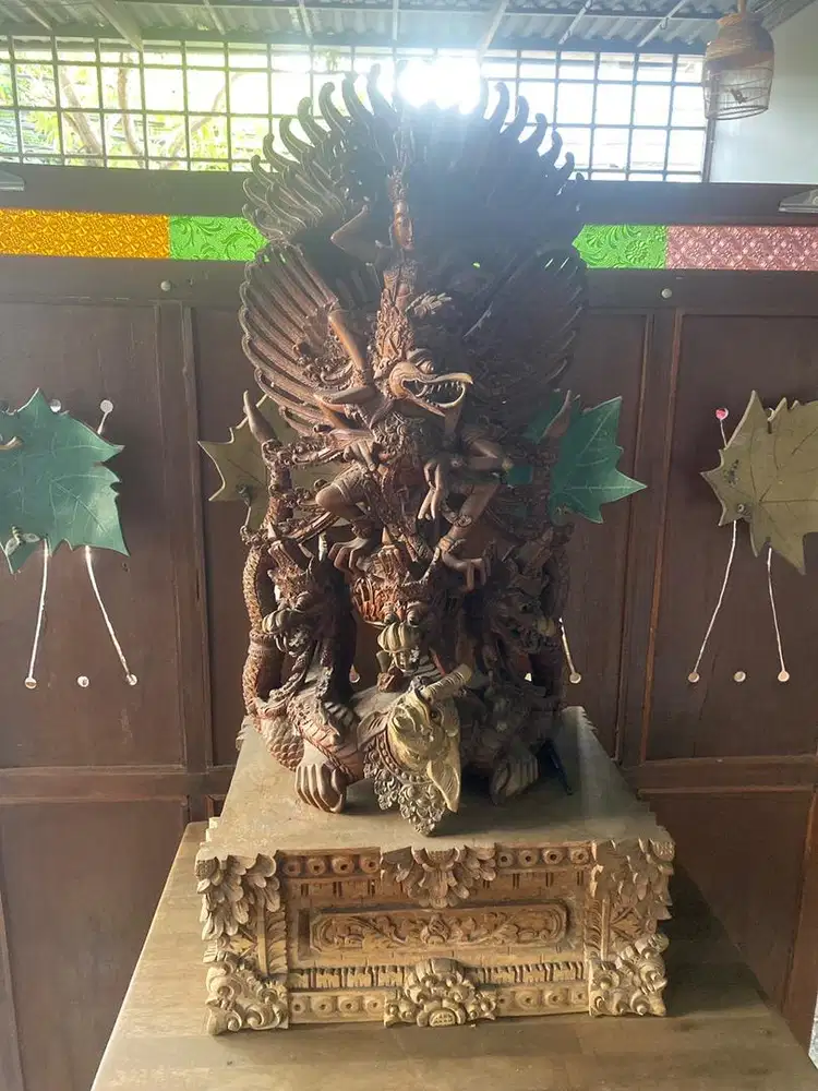 Patung Garuda Wisnu kencana kayu utuh detail