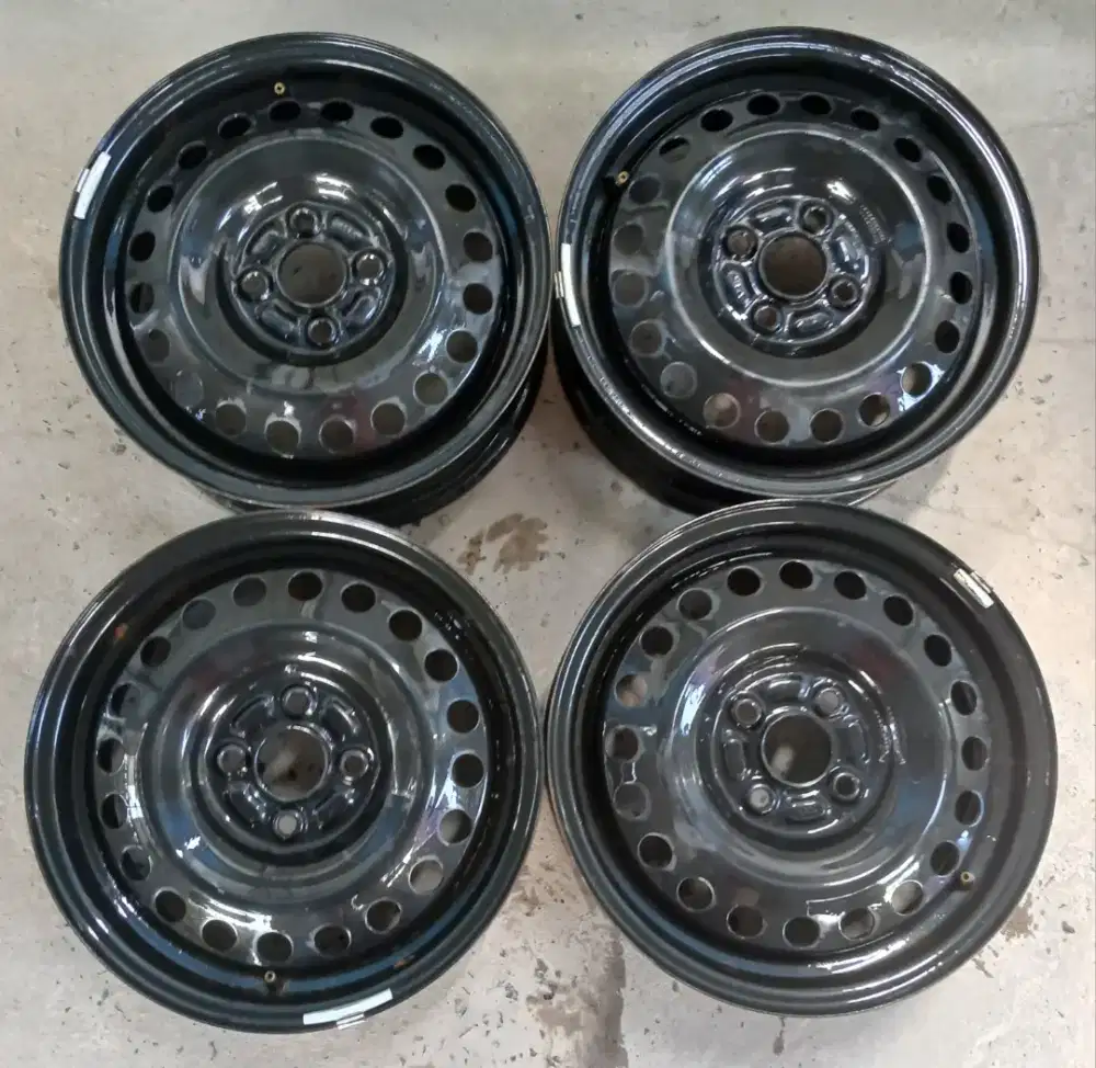 Velg Ring 15 lubang 4 bekas mobilio 2022