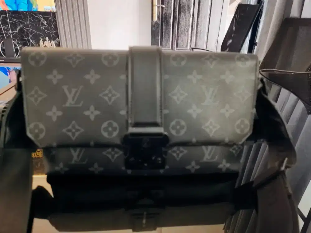 Louis Vuitton S-Cape Messenger Premium